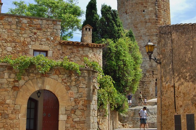 Game of Thrones: Medieval Girona Private Tour with Hotel pick-up - Arab Baths: a Romanesque pause and a show reference