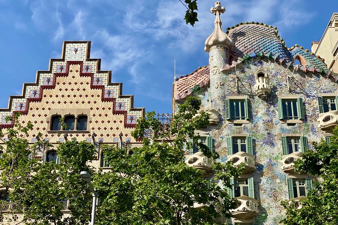 Gaudí and Barcelona Legends - Private Tour - Els 4 Gats: the art café legend stop that is quick and memorable