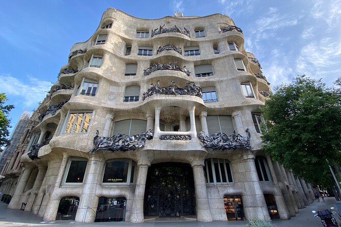 Gaudí and Barcelona Legends Walking Tour - Starting in Eixample, and why the boulevard matters