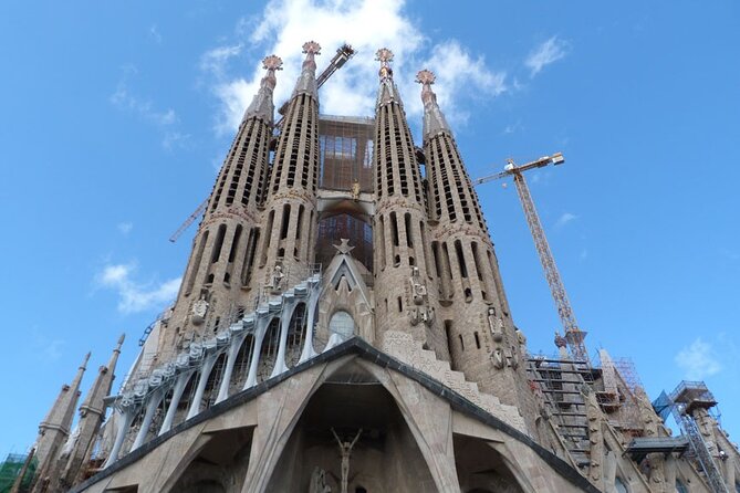 Gaudi and La Sagrada Familia Exterior Self-Guided Audio Tour - Stop-by-stop: Gaudí Square and the Birth façade you can actually study