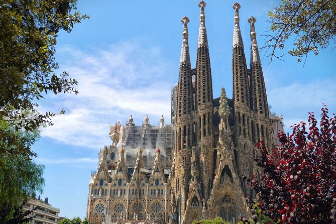 Gaudí and Modernism - Private Walking Tour - Route Overview: Plaza de Catalunya to Sagrada Família