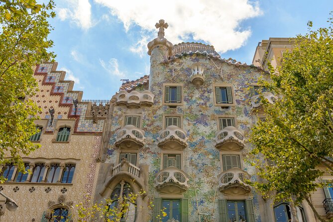 Gaudi Casa Batlló Pre Opening Tour &Skip-the-Line Sagrada Familia - Passeig de Gràcia Stroll: Modernism Lessons with Quick Photo Stops