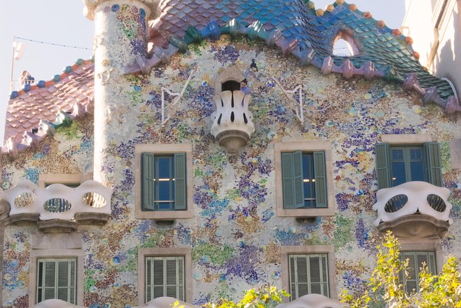Gaudi, Modernisme And Spanish Wine - Where you meet on Passeig de Gràcia (and why that’s a good choice)