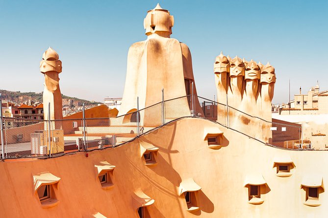 Gaudi's Casa Batlló and La Pedrera with Chocolate Tasting - Chocolate Amatller Stop: Bonbons and Hot Chocolate Break