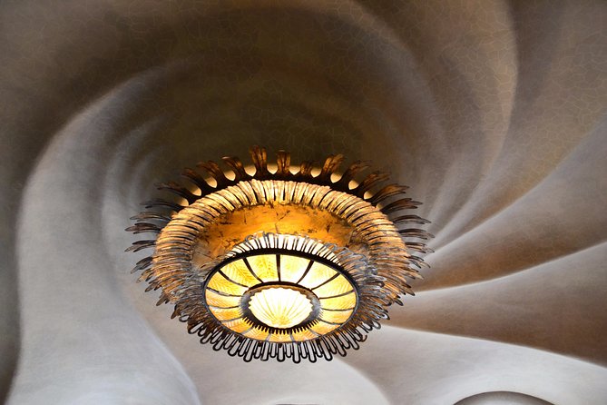 Gaudi's Casa Batlló and La Pedrera with Chocolate Tasting - Who Should Book This Gaudí Plus Chocolate Tour
