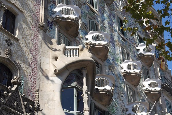 Gaudi's Casa Batlló and La Pedrera with Chocolate Tasting - Passeig de Gràcia Warm-Up: Lleó i Morera and Amatller Houses
