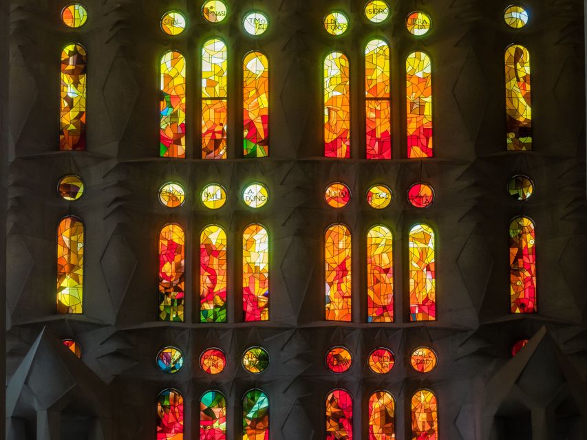 Gaudi's Masterpieces Private Tour in Barcelona - Meeting point clarity: where to stand and what to look for