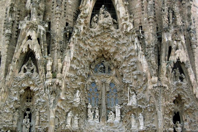 Gaudi's Modernist Legacy: Small Group Walking Tour - Stop 2: The modernist pioneer taught Gaudí’s mind