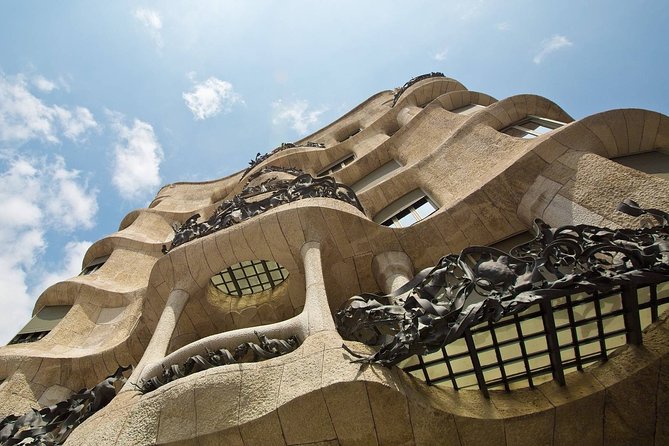 Gaudi's Modernist Legacy: Small Group Walking Tour - Where you start and how the route is set up
