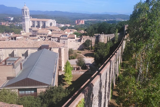Girona and Besalu, Jewish History tour Small Group from Girona - Meeting at Plaça de Sant Feliu: the easiest way to start on time