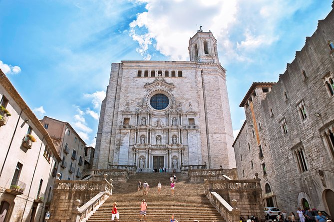 Girona & Costa Brava Small-Group Tour with Pickup from Barcelona - Girona Old Town: Onyar River, El Call, Walls, and the Cathedral Area