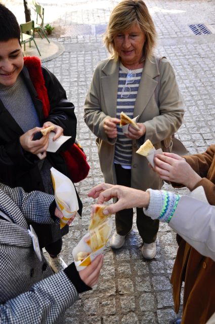 Girona Evening Food Tour & Tapas Bar Experience - Meeting at Plaza de la Independència, then getting your bearings fast