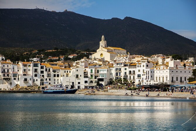 Girona, Figueres, Dalí Museum and Cadaqués Tour from Barcelona - Girona Highlights: Jewish Quarter, Onyar River Houses, and Big Cathedral Energy