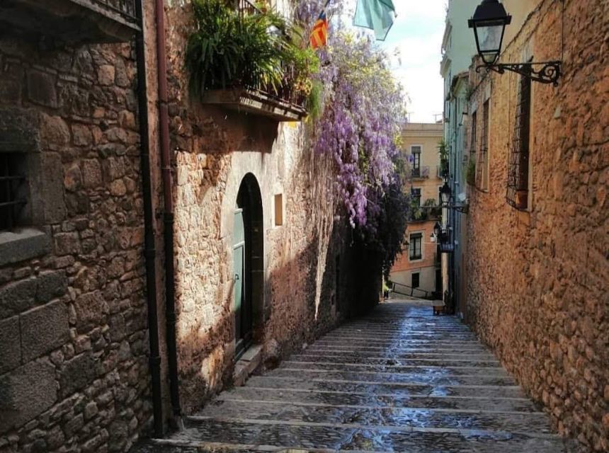Girona: Game of Thrones Small Group Tour - Santa Maria Cathedral Area: Baroque Façade and Big Stairs for Real Photo Angles
