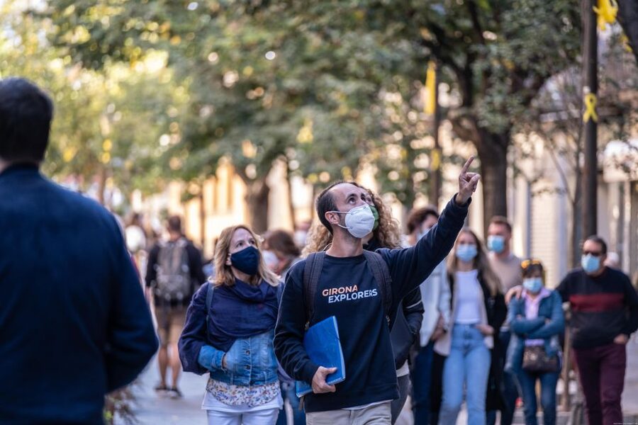 Girona: Guided 2-Hour Walking Tour with Food Tasting - Group Size, Pace, and Who Should Choose This Tour