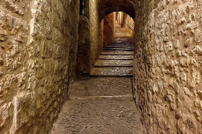 Girona Guided Tour with Cathedral, Arab Baths & St Feliu Basilica - Where you meet, what the timing feels like, and how to pace it