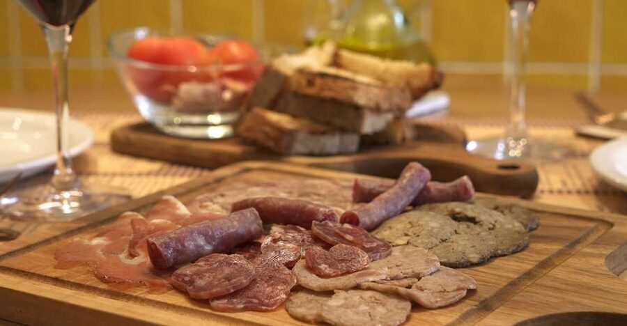 Girona: History and Gastronomy Small Group with Tastings - The medieval Jewish quarter: why it’s considered so well preserved