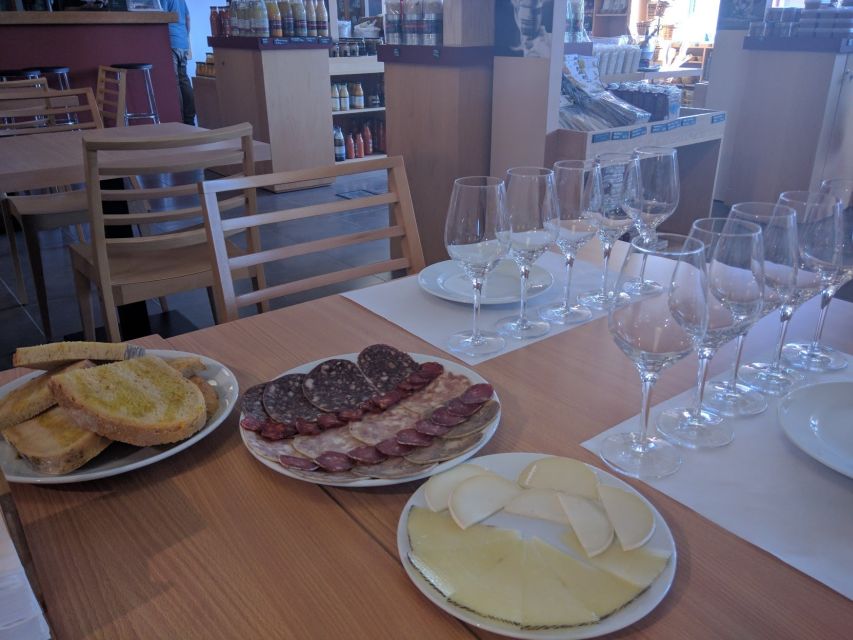 Girona: Local Wineries Tour with Breakfast and Wine Tasting - Getting there from Girona, and why the group size matters