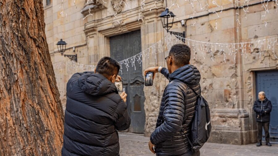 Gothic Quarter and Born District: Photographic Workshop - Plazas Sant Jaume and del Rei: political crossroads in visual form
