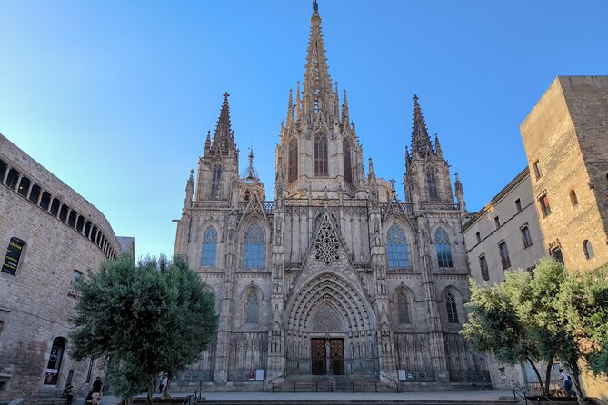 Gothic Quarter and Gaudí Small-Group Tour - Key Things You’ll Notice on This Barcelona Highlights Walk
