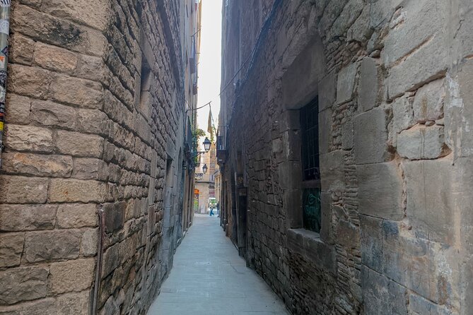 Gothic Quarter and Gaudí Small-Group Tour - Barri Gòtic Maze, Roman-to-Medieval Layers