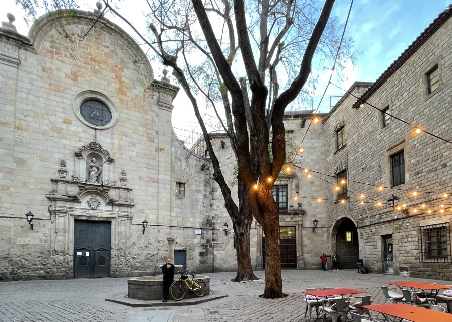Gothic Quarter and Old City - Starting at Font de Canaletes, and How to Keep It Smooth