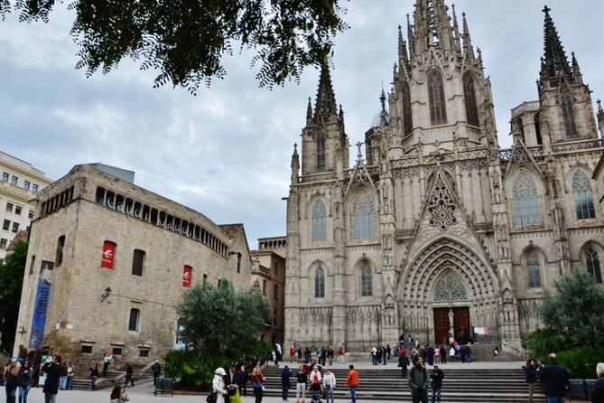 Gothic Quarter Barcelona Tour with Audioguide - How the self-guided audio format works in Barcelona