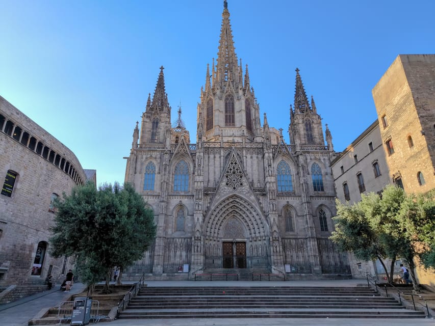 Gothic Quarter & Gaudí's Treasures Small-Group Tour - Eixample for 20 minutes: the planning behind Gaudí’s playground