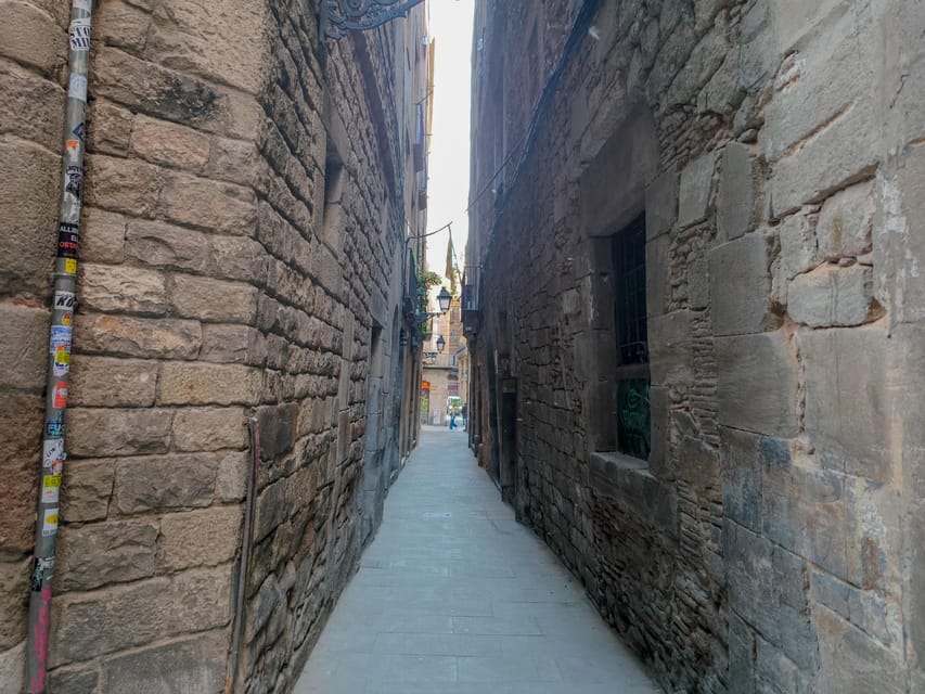 Gothic Quarter & Gaudí's Treasures Small-Group Tour - Casa Batlló: what a 10-minute photo stop really means