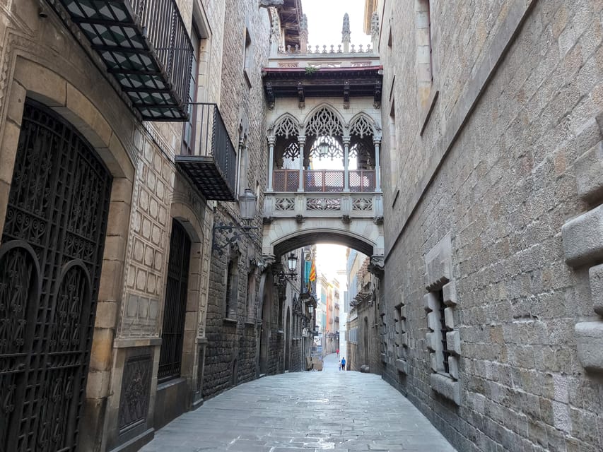 Gothic Quarter & Gaudí's Treasures Small-Group Tour - The guide experience: why Marcelo and Monica keep popping up