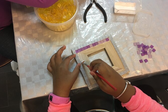 Guided Gaudí Mosaic Workshop for Children in Barcelona 1 Hours - Studio rules: snacks, drinks, and a no-food space