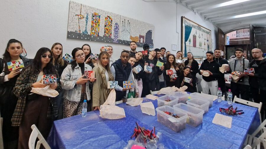 Guided Gaudí’s Trencadís Mosaic Workshop in Barcelona - Where to meet in Barcelona, and why location matters