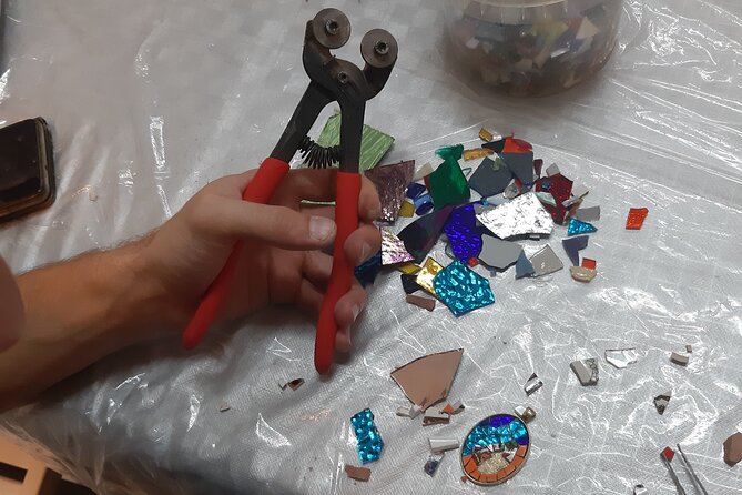 Guided Tiffany Jewellery Workshop in Barcelona 2 Hours - What you actually make: necklace, ring, or pendant from Tiffany broken glass