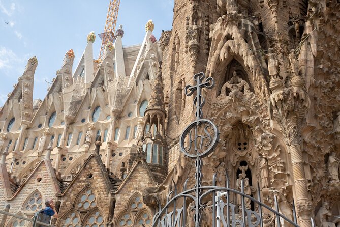 Guided Tour Sagrada Familia and Park Guell - Meeting points that actually matter, plus headset help