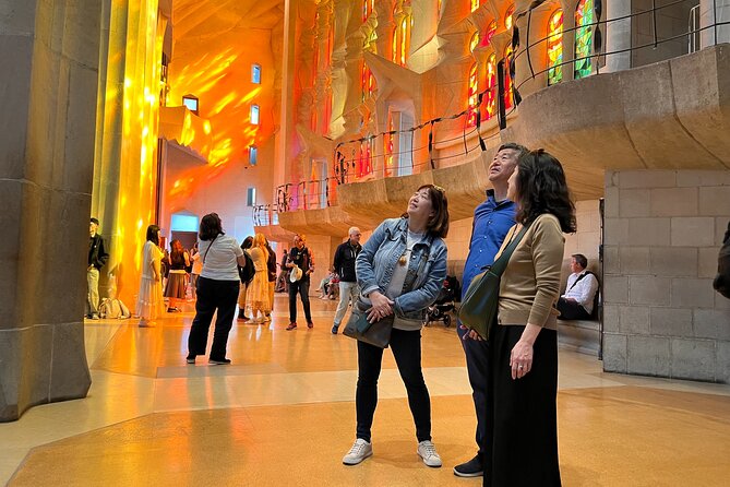 Guided Walking Tour in Park Güell and Sagrada Familia - The lunch break and shifting to the Sagrada Familia meeting area