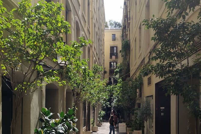 Hidden Barcelona - Placa de Sant Jaume: the civic heart right where Barcelona “decides”