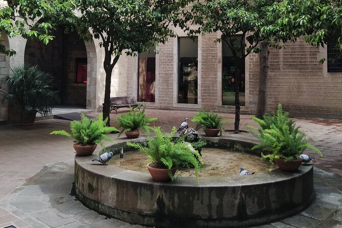 Hidden Barcelona - Placa Sant Felip Neri: Spanish Civil War shadows and movie-day facts