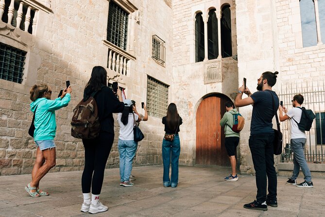 HistARy: Guided tour of the Gothic Quarter with Augmented Reality - Stop 3: Archivo Historico de la Ciudad de Barcelona and Casa de l’Ardiaca
