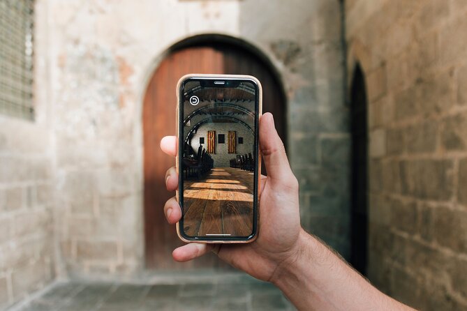 HistARy: Guided tour of the Gothic Quarter with Augmented Reality - Meeting at Plaça de Garriga i Bachs, then moving with the group