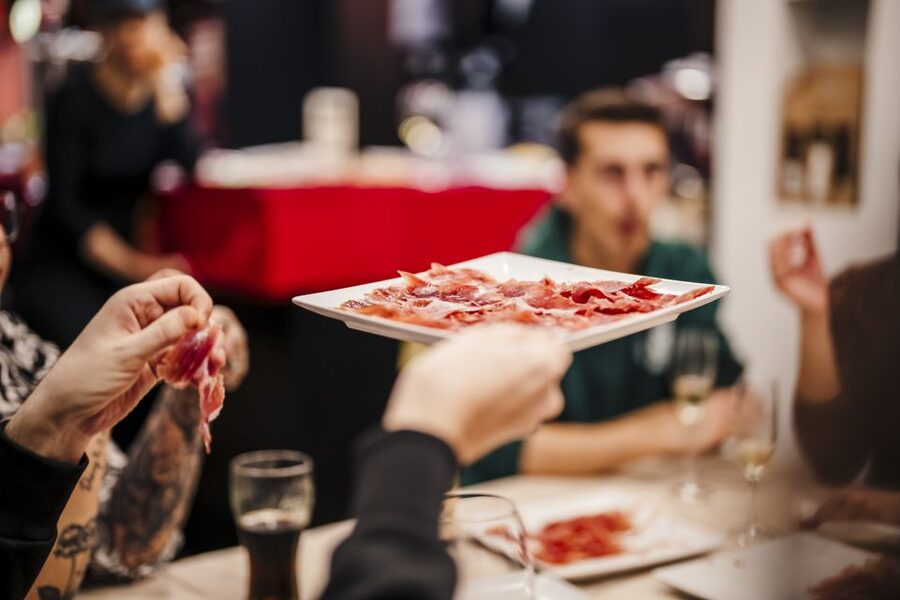 Jamón Experience Master Plus: Ham, Wine & Cheese Tasting - Duration, pacing, and when to fit it into your Sagrada Familia day