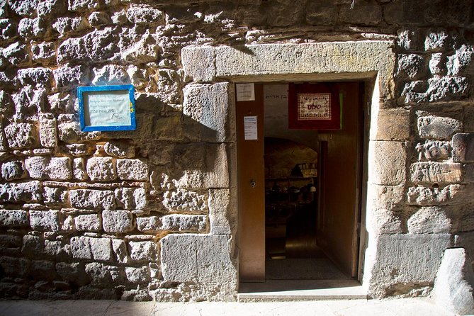 Jewish Quarter of Barcelona Private Tour with Hotel Pick-up - Placa de Sant Jaume: Start at the City’s Power Center