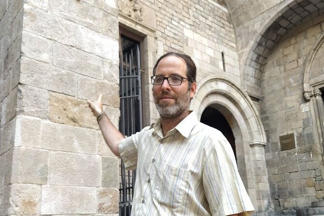 Jewish tour by Jewish Guide in Barcelona - Gothic Quarter and El Call streets: learning how the neighborhood worked