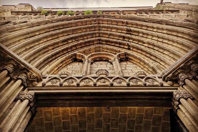 Kickstart Barcelona Private Tour. City Highlights for newcomers - Plaça Reial and Gaudi-style streetlamps: beauty with a purpose