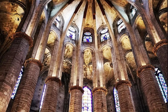 Kickstart Barcelona Private Tour. City Highlights for newcomers - Las Ramblas to the Gothic Quarter: the classic Barcelona intro
