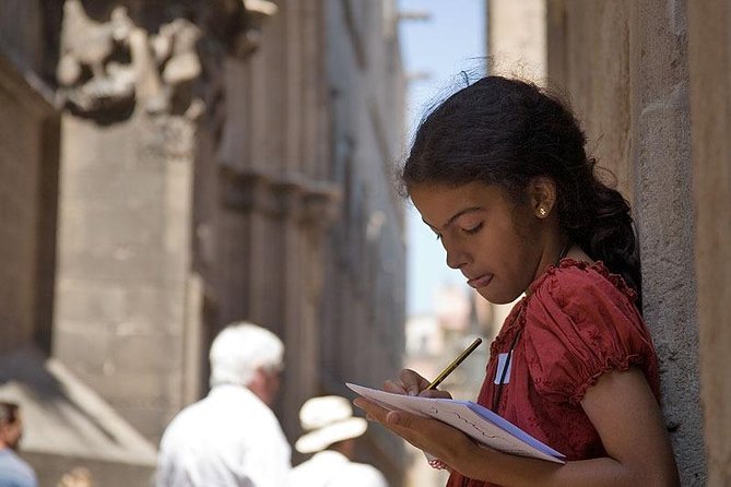 Kids and Family Gothic Quarter Walking Tour in Barcelona - What makes Plaça del Rei and Plaça de Sant Jaume click