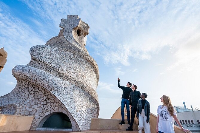 La Pedrera Guided Tour with Fast Track Access - Courtyards with personality: Patio de las Flores and Patio de las Mariposas