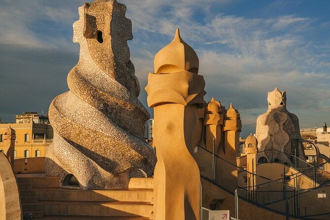 La Pedrera Guided Tour with Fast Track Access - Entering Casa Milà: façade first, then the neighbors’ flat