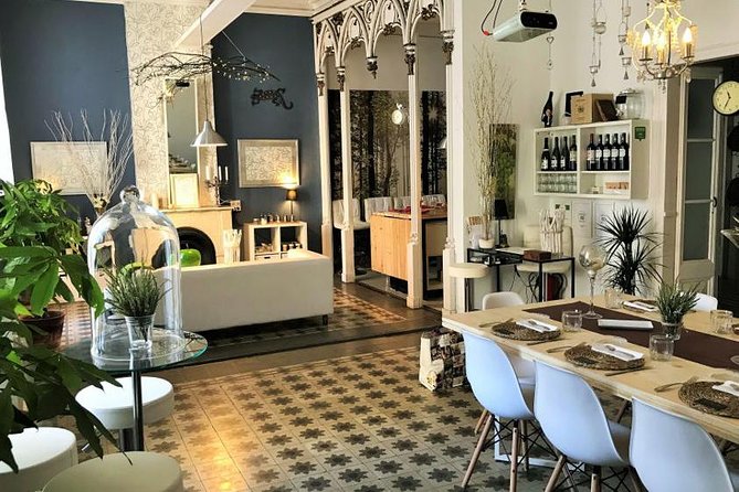 Learn The Art Of Spanish Tapas With a Local Chef in Barcelona - Plaça Reial meet-up and why the timing works