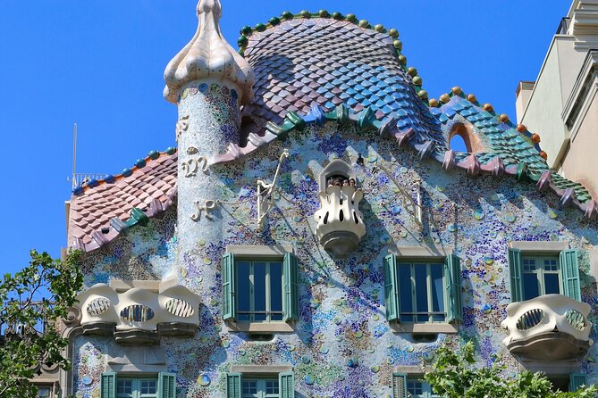 Life of Gaudi and Architectural | Walking Tour | 2h - A smart Gaudí route that saves you time and guesswork