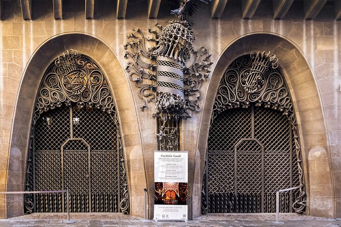 Life of Gaudi and Architectural | Walking Tour | 2h - Stop 3: Casa Batlló, nature-inspired forms explained in human terms
